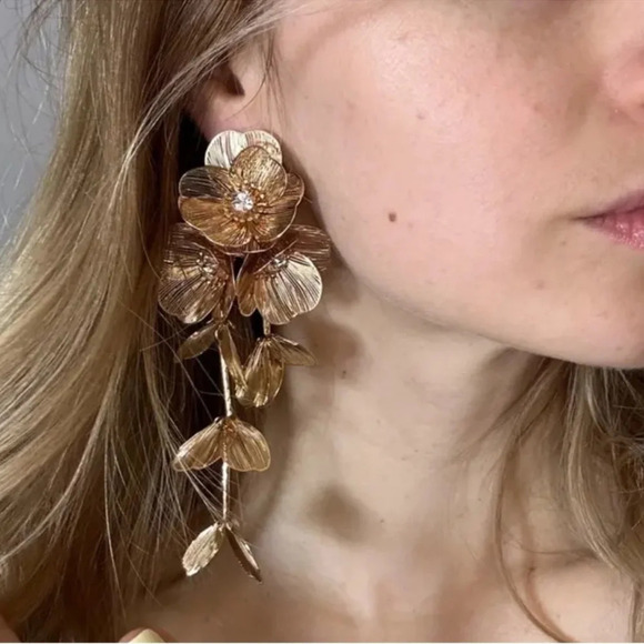 Zara Kate Middleton Famous Cascading Floral Necklace&Earrings Set - Picture 3 of 16